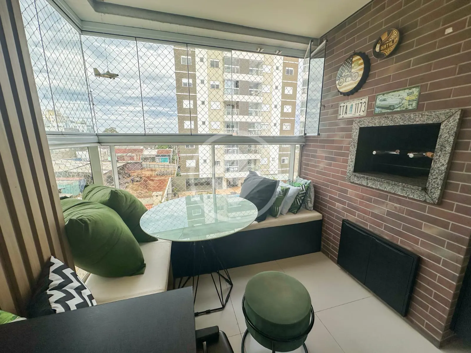 Apartamento semi-mobiliado
