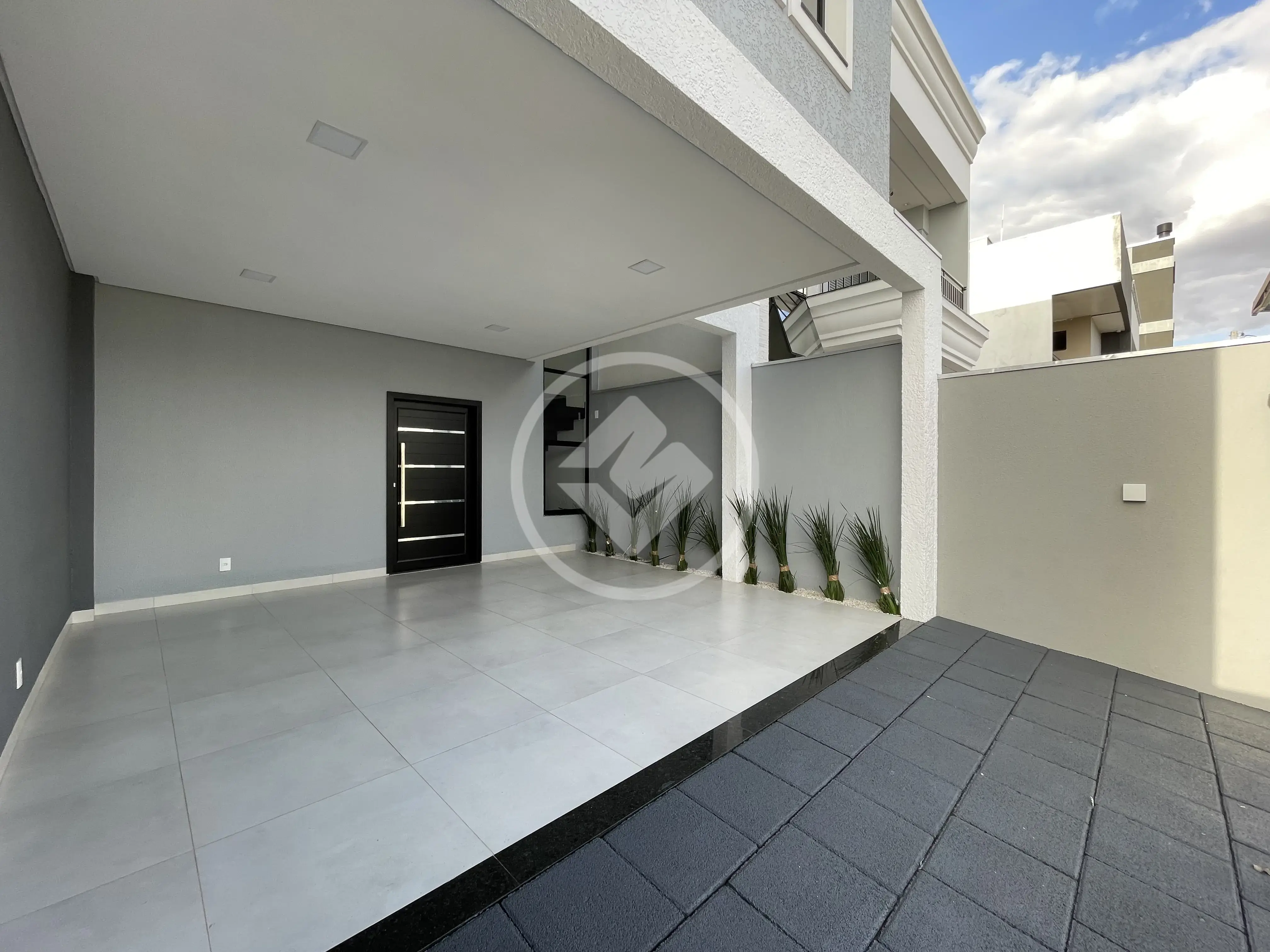 Sobrado moderno no Padovani – 3 quartos (1 suíte) | 2 vagas cobertas | Acabamento de alto padrão | Aceita terreno!