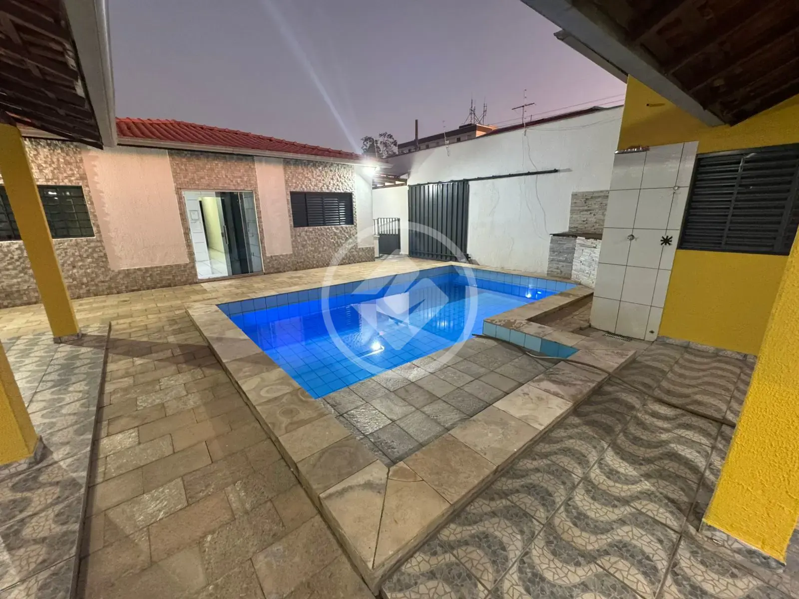 CASA DE ESQUINA EM PONTO ESTRATÉGICO NO BOA ESPERANÇA