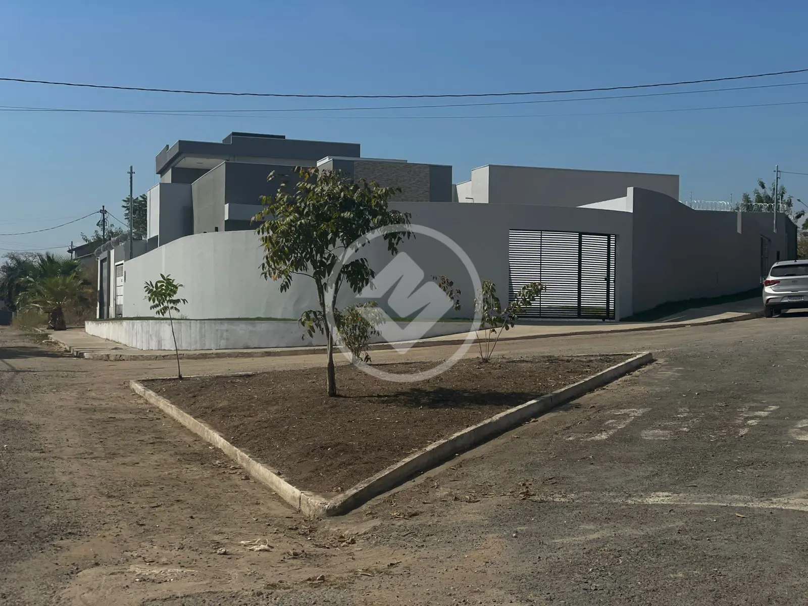 CASA NOVA DE ESQUINA TROPICAL VILLE - R$680.000,00 - 3 QUARTOS, SENDO 1 SUÍTE, SALA, COZINHA INTEGRADA, AREA DE SERVIÇO, QUINTAL AMPLO, 4 VAGAS