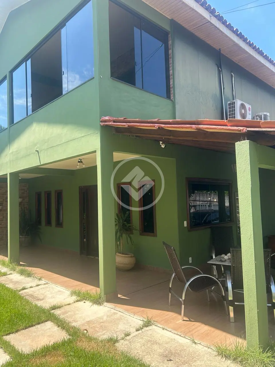 Venda Sobrado de 353m2 com 5 quartos sendo uma suíte no valor de R$ 1.000.000,00