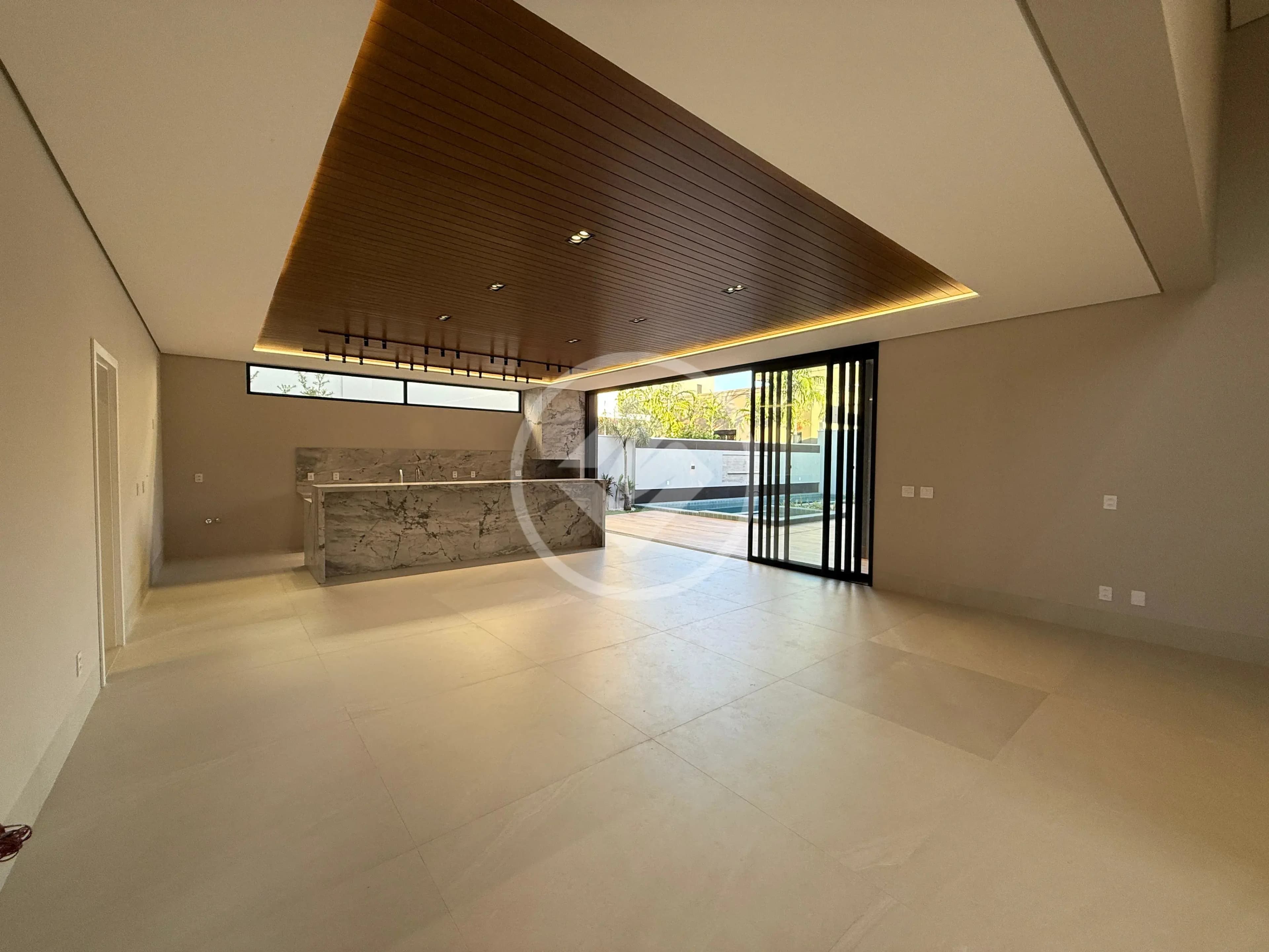 Vende-se casa térrea no luxuoso condomínio Supremo Itália. R$ 6.300.000,00. Em construção. Gostou do imóvel? Valor sujeito a alterações sem aviso prévio. Agende sua visita. Consulte disponibilidade. My Broker Cuiabá CRECI J 14.681