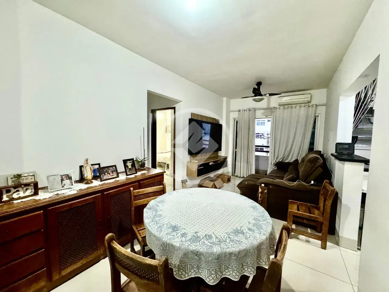 Vende-se apartamento no excelente Bairro Goiabeiras com 02 quartos sendo 01 suite e moveis planejados , 01 garagem coberta # Gostou desse imóvel? Agende visita. Valores sujeitos a alteração sem aviso prévio, consulte disponibilidade. MY Broker Cuiabá , Creci J146818