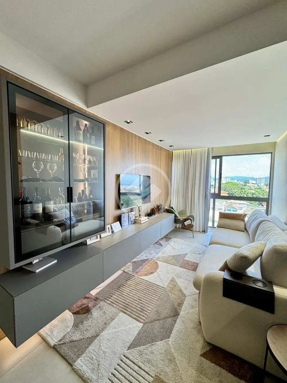 Apartamento 3 dormitórios no Estreito.