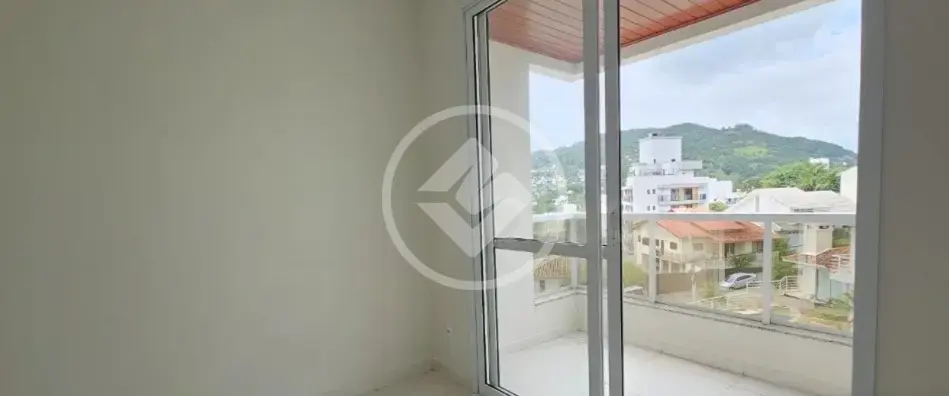 Apartamento novo à venda na Carvoeira com sacada com churrasqueira!