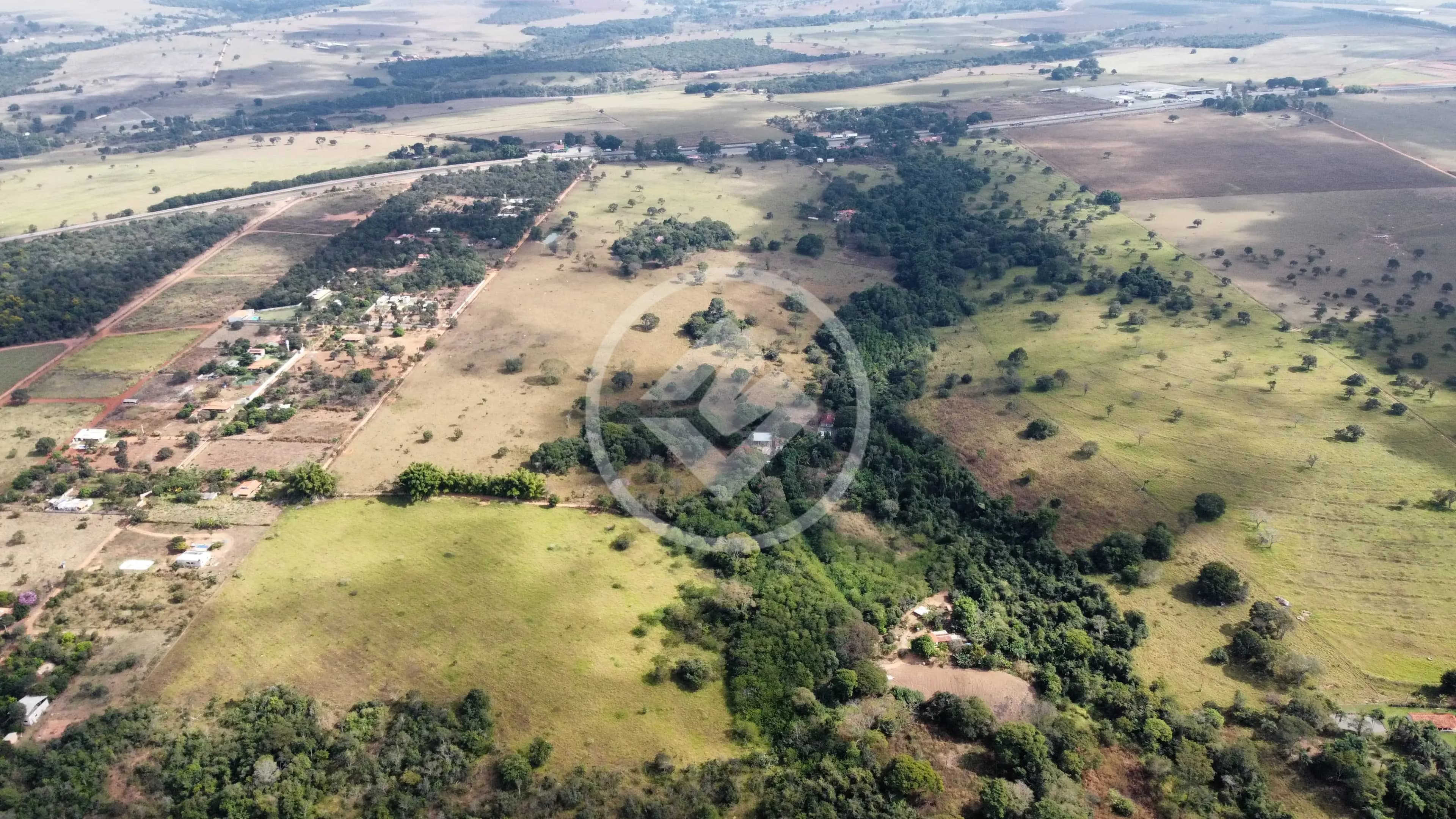 Fazenda Zona Rural Hidrolandia, Hidrolândia - GO — foto 1