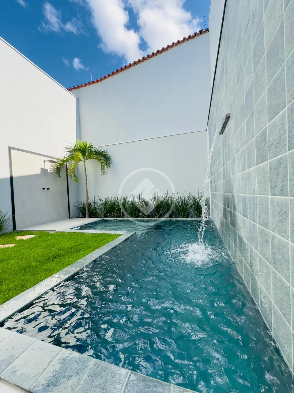 CASA DUPLEX COM PISCINA