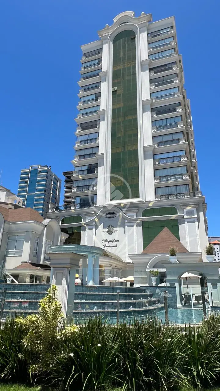Apartamento com vista mar, em condomínio frente mar