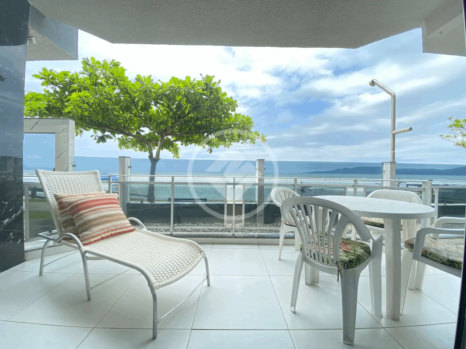 Apartamento frente mar em Itapema