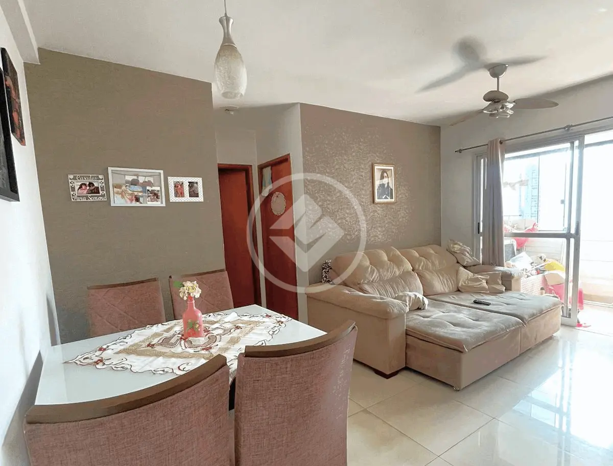 Apartamento de 2 quartos com suíte, completo em armários e com vista para o Parque Cascavel.