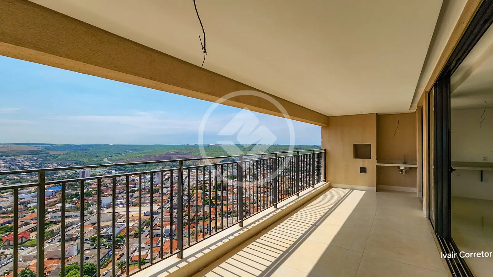 Venha conhecer este maravilhoso APARTAMENTO de 180 m2 no Edifício Altezza Gran Habitat!