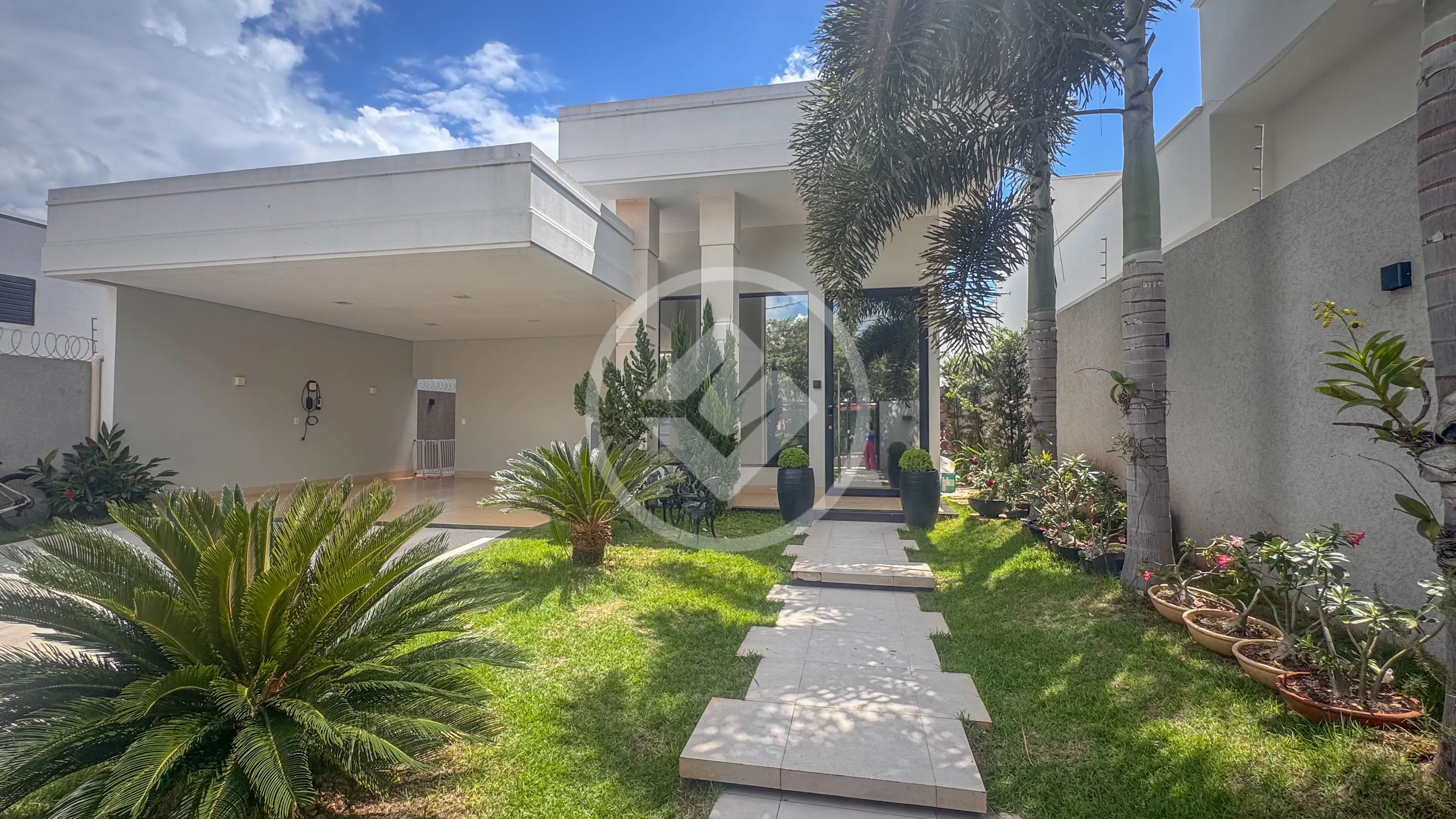 Apresentamos uma magnífica residência no Vila Fátima, em Jataí.