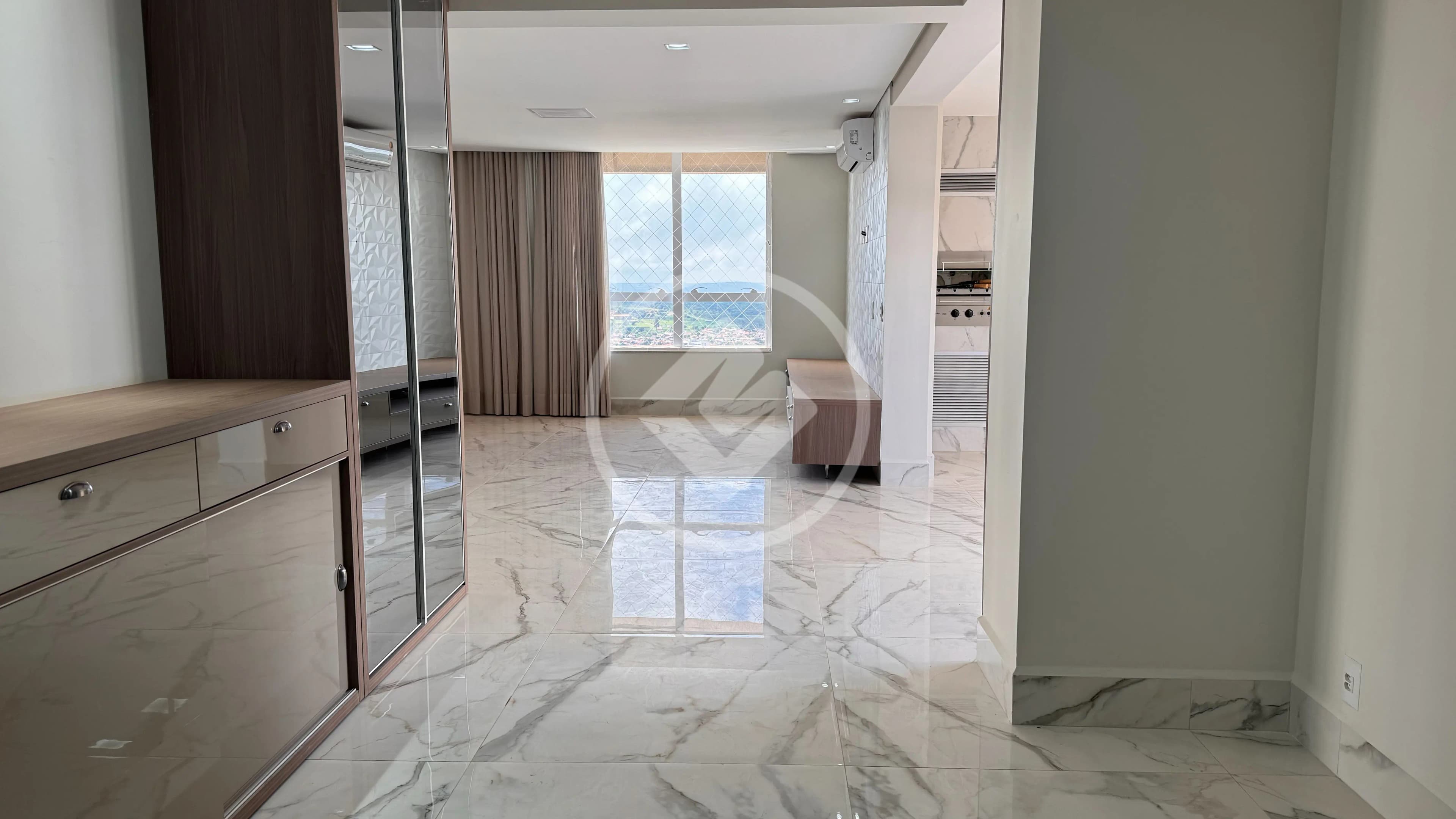 Vem viver a sofisticação e exclusividade dessa cobertura no Residencial New Life, situado no vibrante Centro de Jataí!