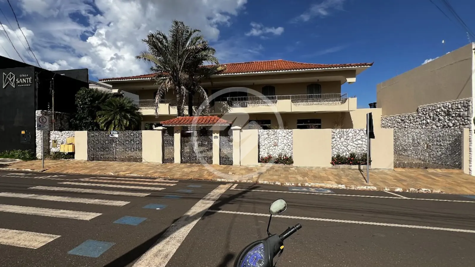 Sobrado exclusivo à venda no Centro de Jataí – Amplitude e conforto em localização privilegiada!