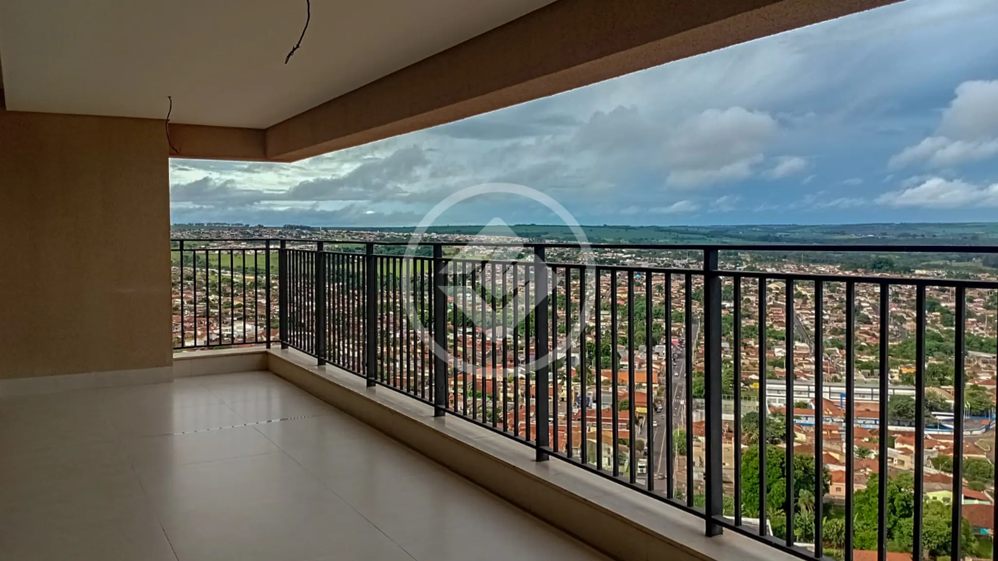 🔑 Destaque à venda/locação no Edifício Altezza Gran Habitat, localizado no coração de Jataí, Setor Central.