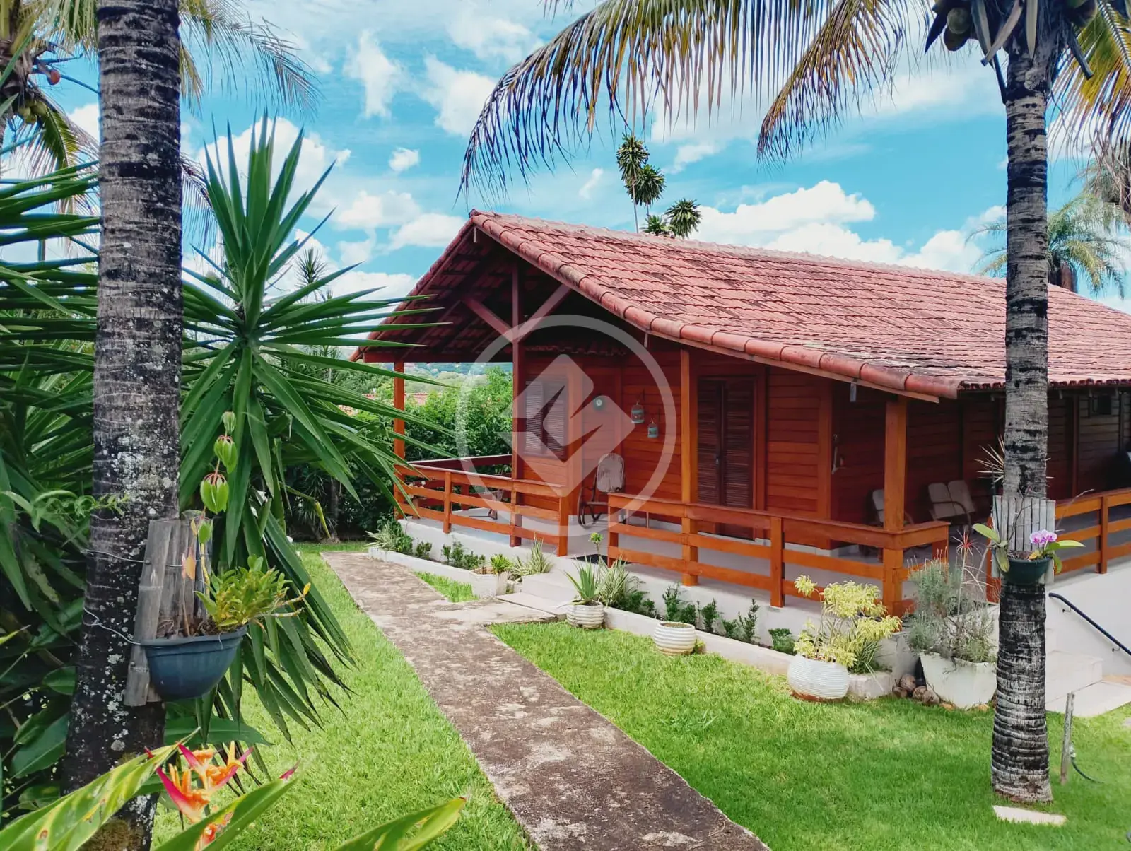 Casa Estilo Colonial Madeira e Alvenaria a VENDA Condomínio Condados da Lagoa