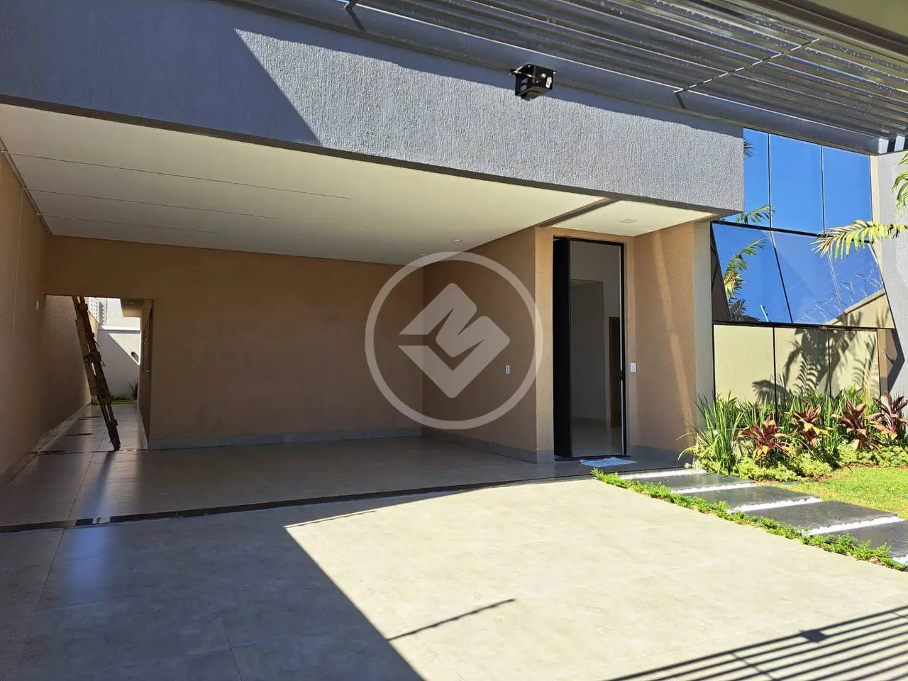 REF: OFFICE2697 Casa no Moinho dos Ventos, sendo 4 quartos com 180m², Goiânia-GO