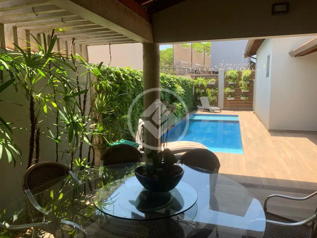 CASA EM CONDOMINIO - PRAÇA DAS FLORES