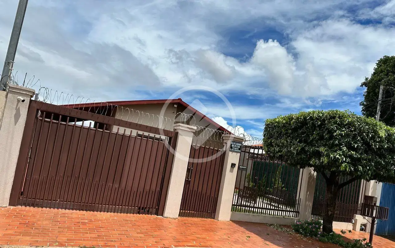 CASA Á VENDA - PARQUE DAS LARANJEIRAS