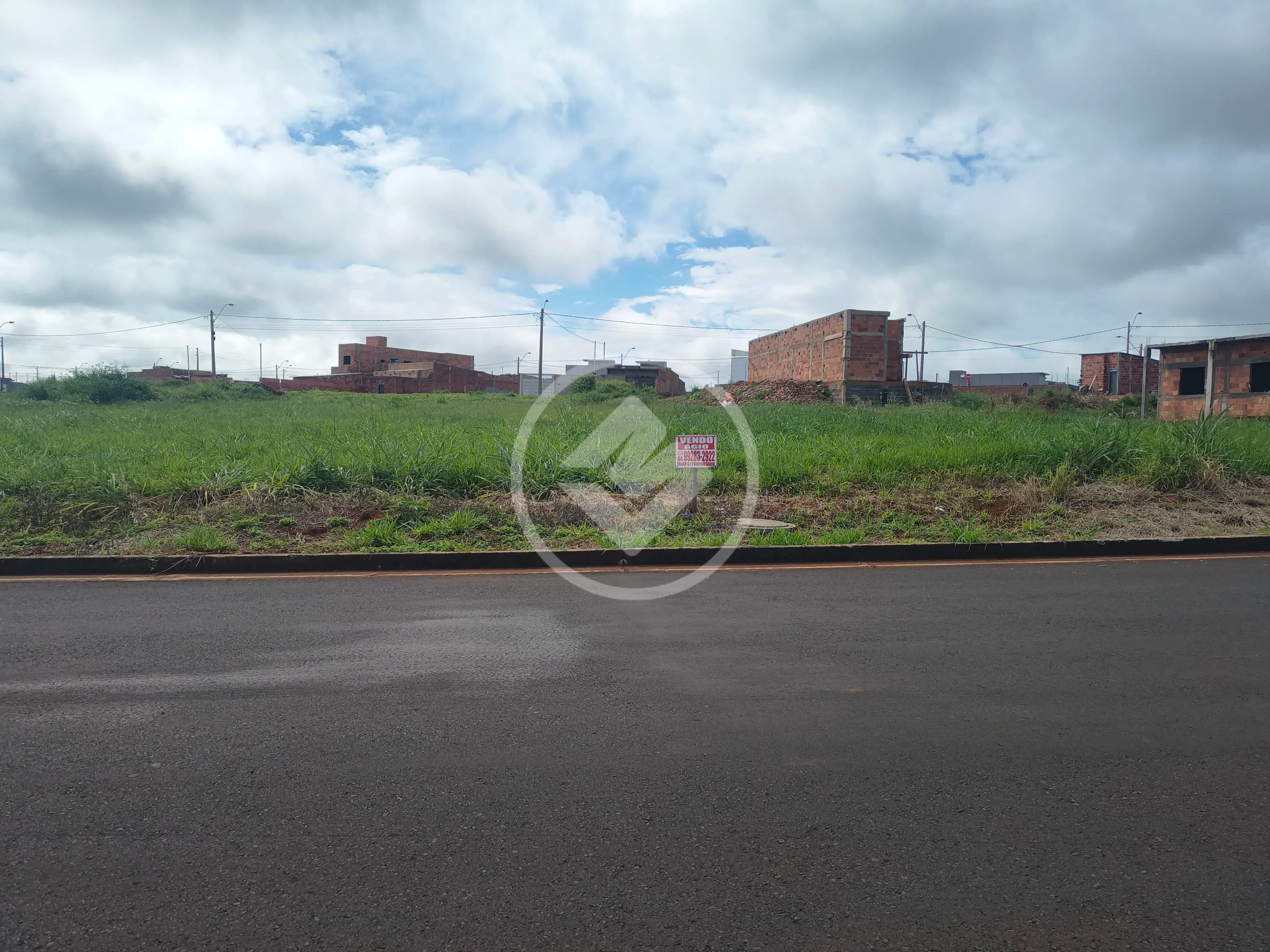 TERRENO Á VENDA / SANTA CLARA
