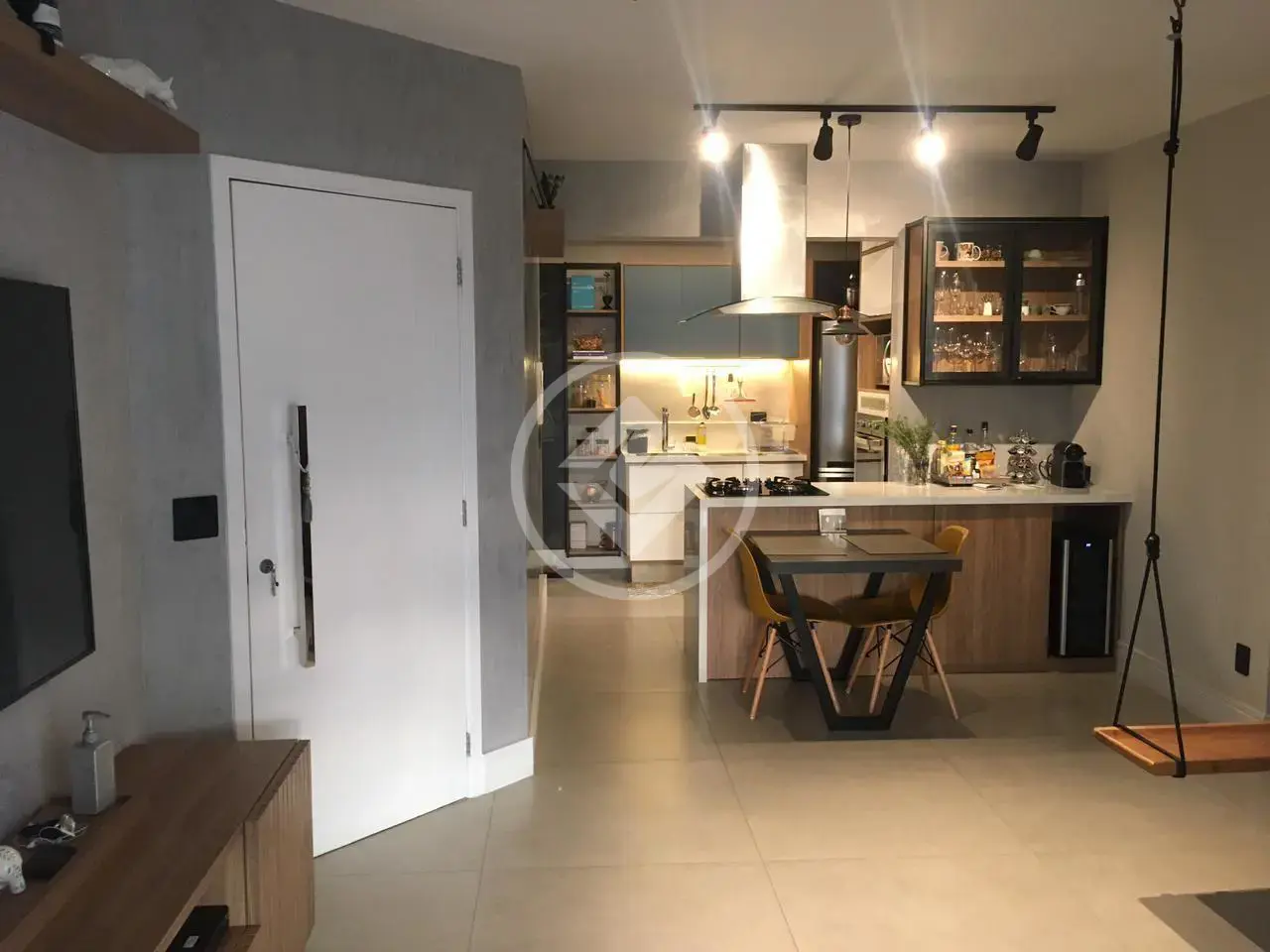 Apartamento 81m², 2 Dormitórios (1 Suíte), 2 Vagas, Reformado na Aclimação