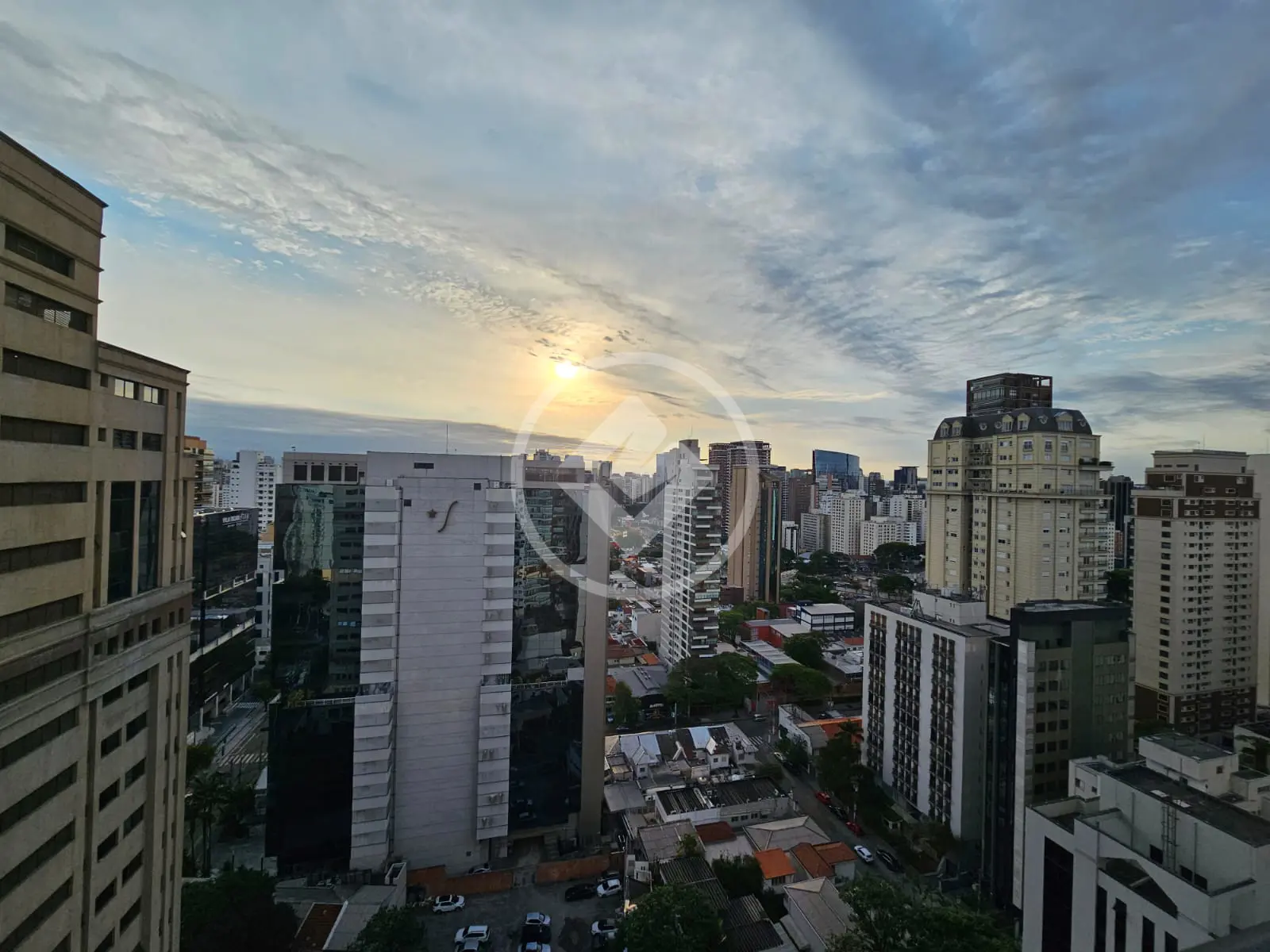 Amplo apartamento com 2 dor, duas sacadas e 2 Vagas!!!