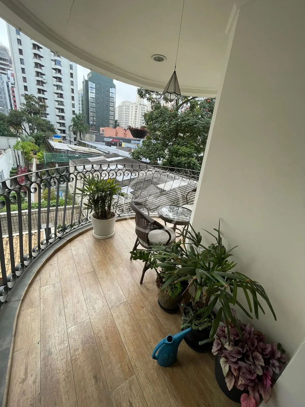Apartamento a venda em Moema com 100m² 3 suítes e 2 vagas de garagem
