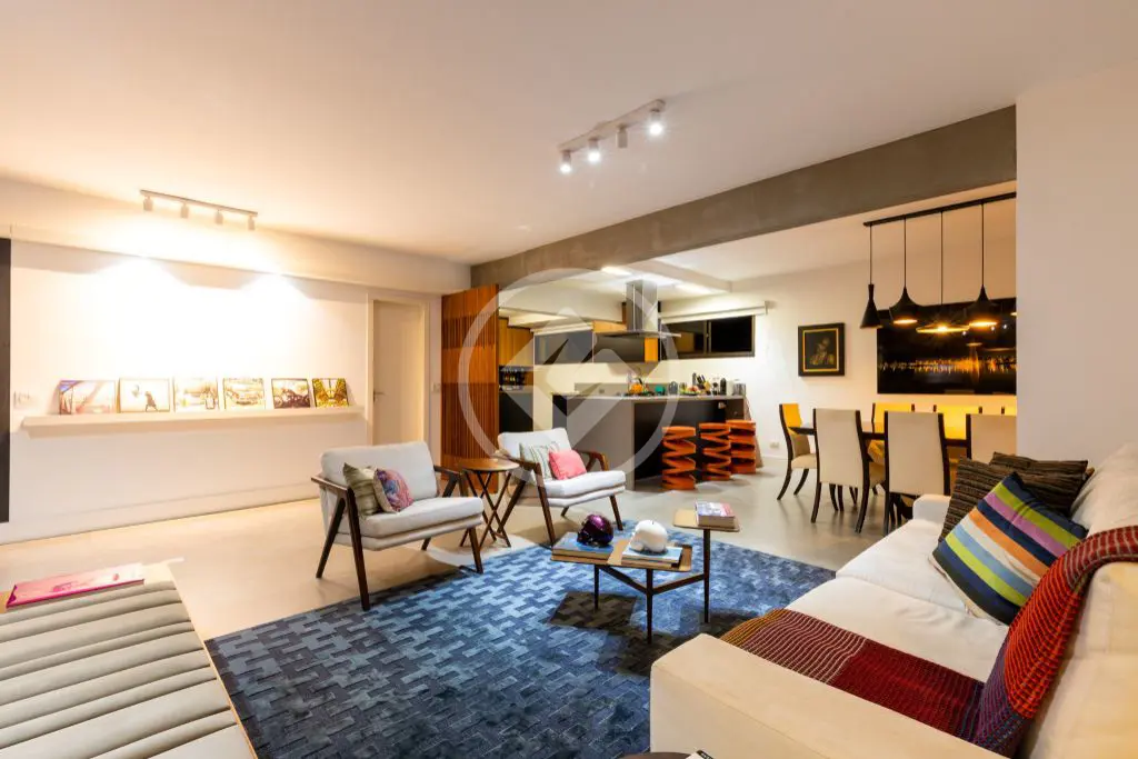 Apartamento 3 dormitórios sendo 3 suítes em Moema - Venda