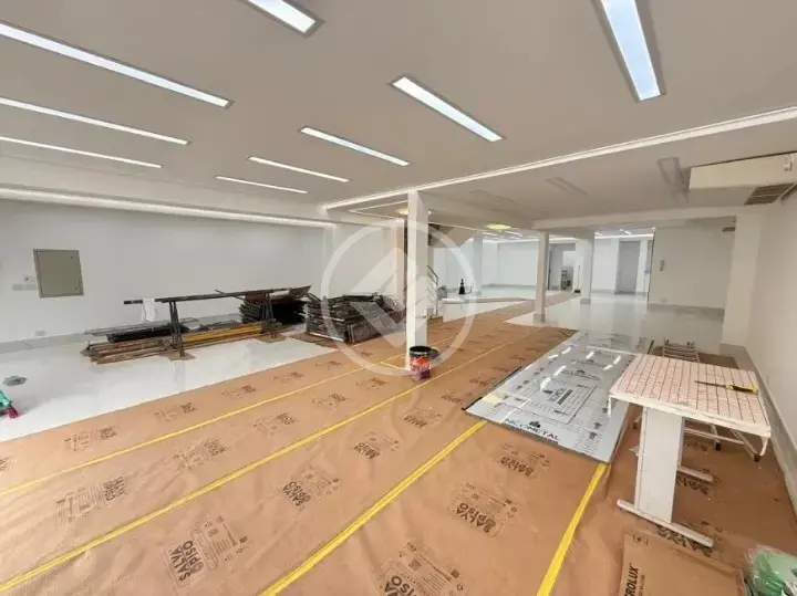 Loja para Alugar em Moema, 250m², 4 Vagas de Garagem, Reformada, Moema, São Paulo.