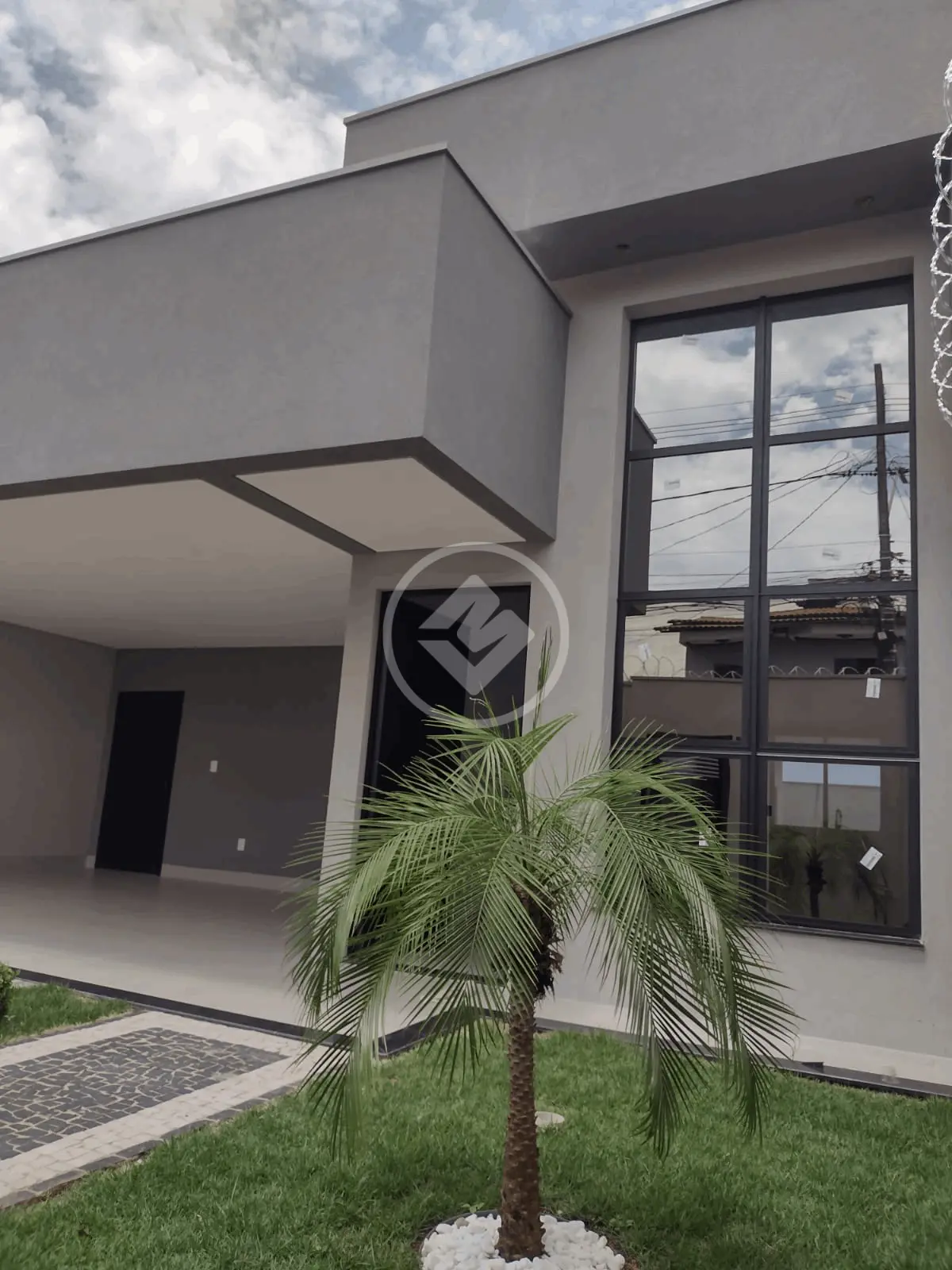 Casa à venda com 3 Quartos, sendo 3 Suítes - 163 m² - Novo Mundo - Uberlândia/MG