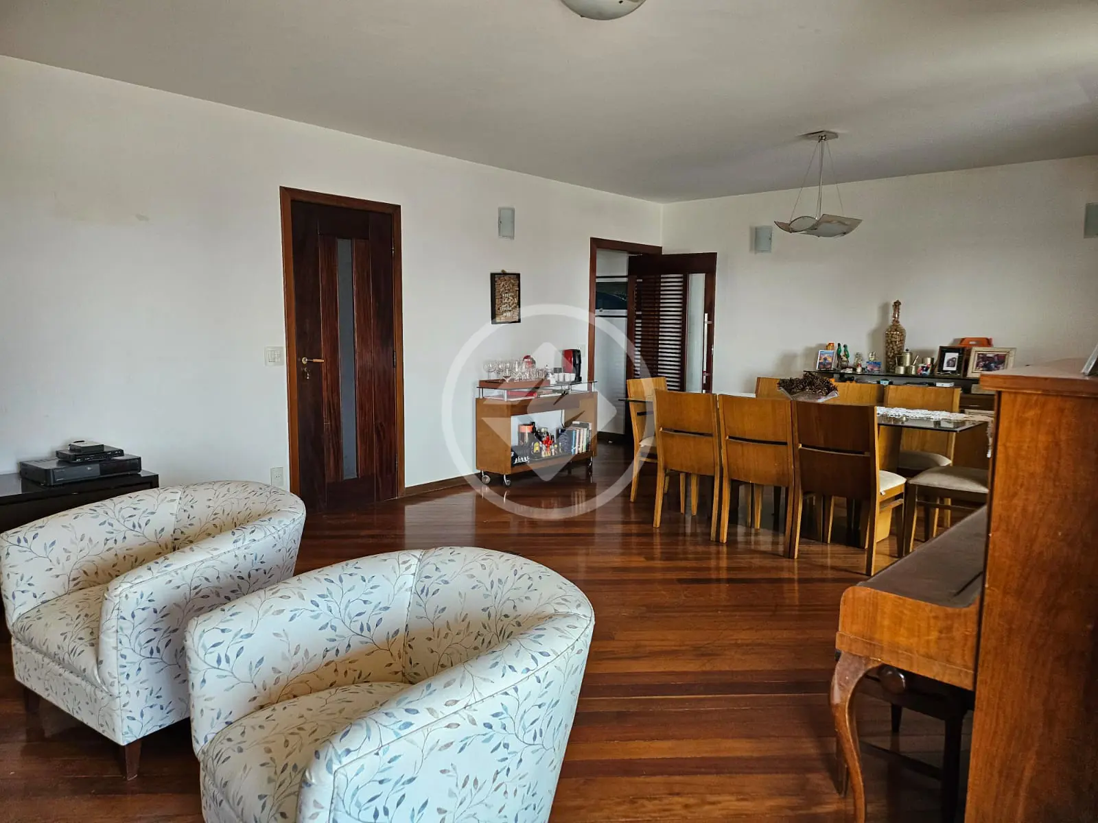 Apartamento à Venda com 4 Quartos, sendo 3 Suítes - 218 m² - Martins - Uberlândia/MG
