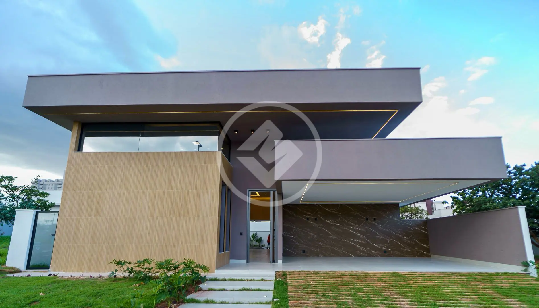 Casa à Venda com 3 Quartos, sendo 3 Suítes - 247 m² - Jardim Inconfidência - Uberlândia/MG