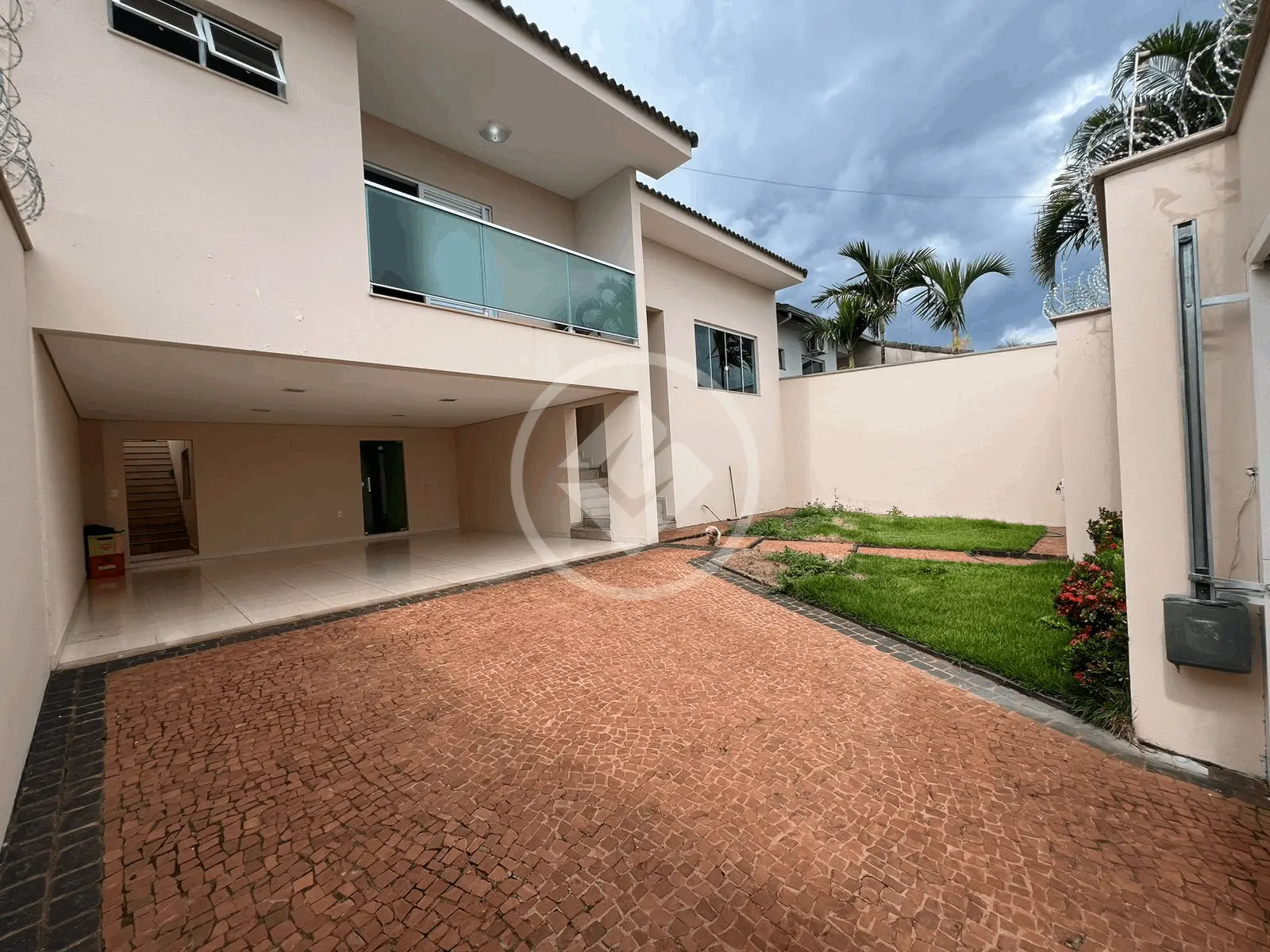 Casa à venda com 3 Quartos, sendo 3 Suítes - 350 m² - Cidade Jardim - Uberlândia/MG