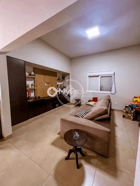 Casa à venda ou para alugar com 4 quartos, sendo 2 suítes – 300 m²- Centro - Uberlândia/MG