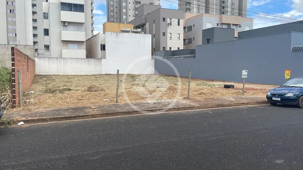 Terreno à Venda - 300 m² - Novo Mundo - Uberlândia/MG
