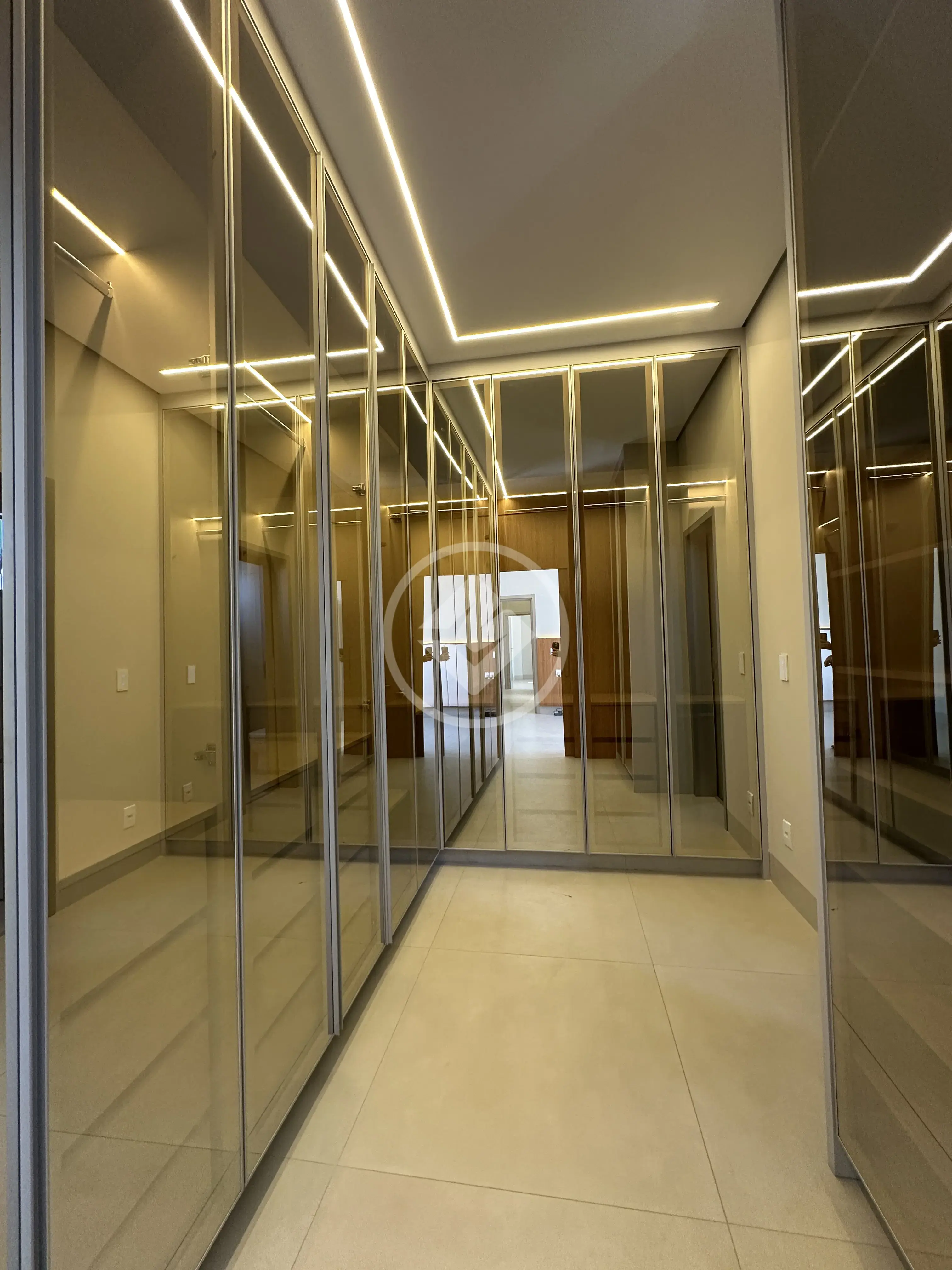 Casa em Condomínio à Venda com 3 Quartos, sendo 3 Suítes - 198m² - Laranjeiras - Uberlândia/MG