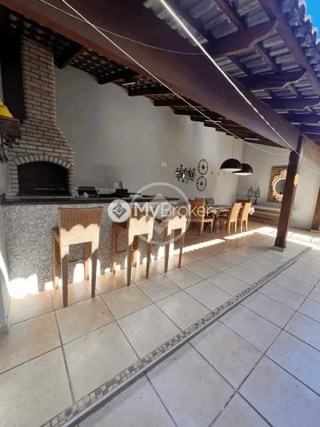 Casa à venda com 3 quartos. sendo 1 suítes – 250 m²- Bairro - Uberlândia/MG