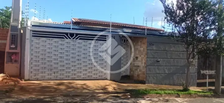 # VENDE-SE CASA#