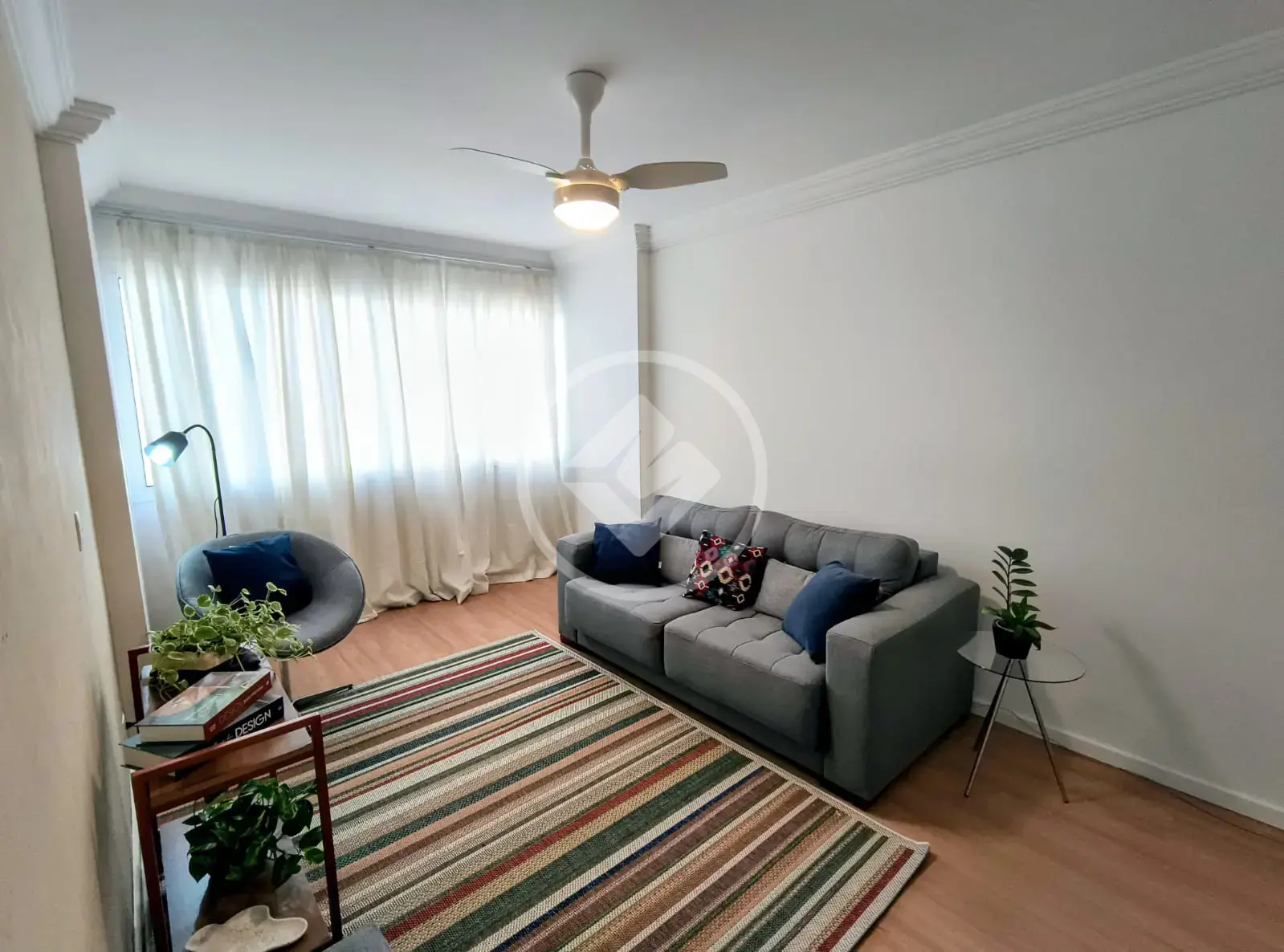 Apartamento á Venda 2 Dormitórios 2 Banheiros Centro de São José dos Campos R$420.000,00