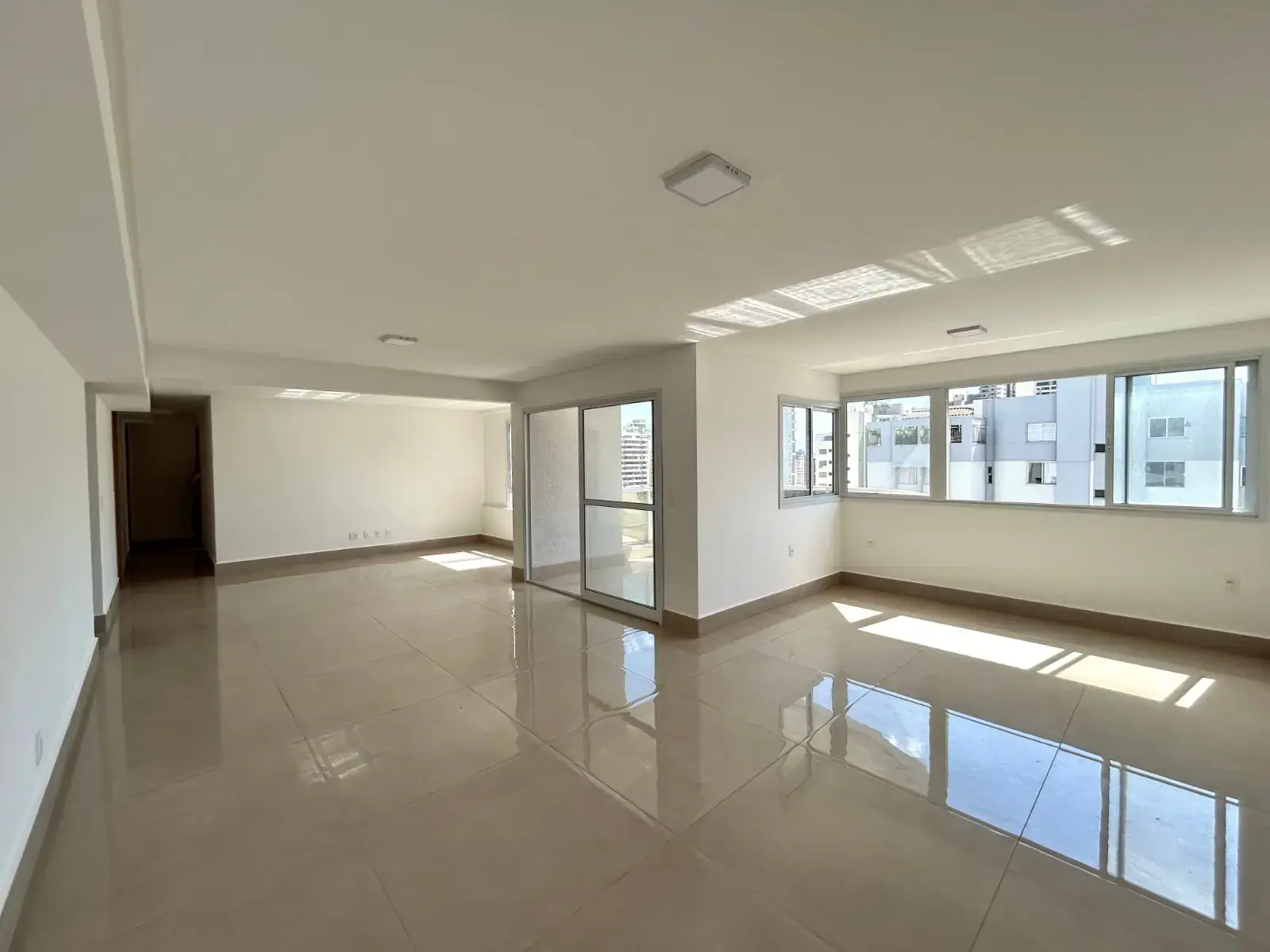 Apartamento Setor Bueno, Goiânia - GO — foto 1