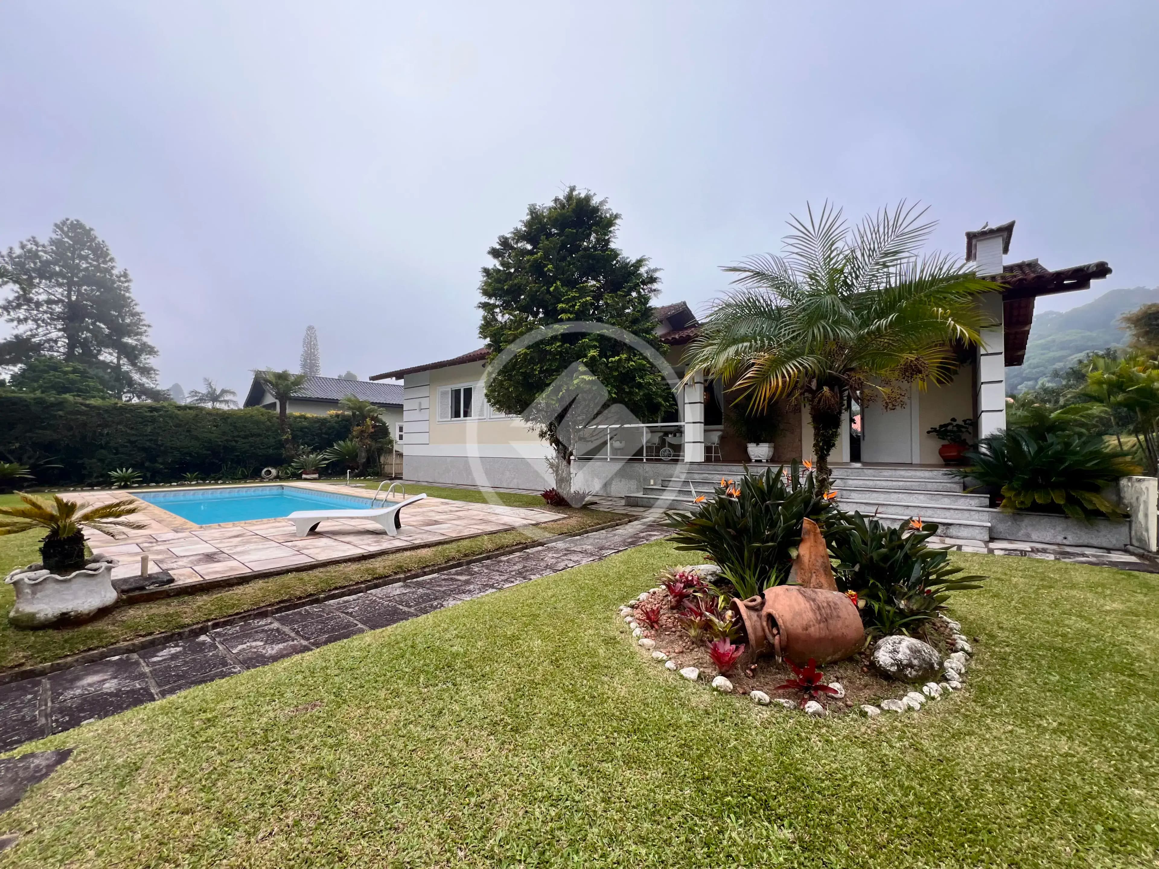 Casa em Condomínio com 4 quartos e 260m² à venda por R$3.000.000,00 - Comary - Teresópolis/RJ