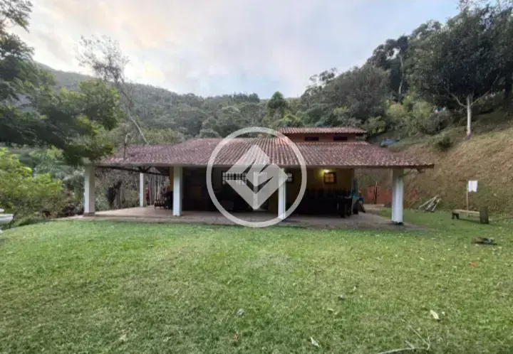 SÍTIO COM CASA SEDE DE 4 QUARTOS , 1.500M2,, À VENDA POR 680.000,00, EM COLÔNIA ALPINA, TERESÓPOLIS-RJ