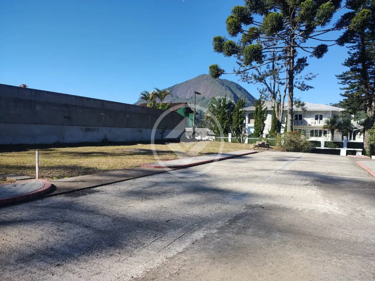 Terreno plano na Tijuca a menos de 5 minutos do centro de Teresópolis