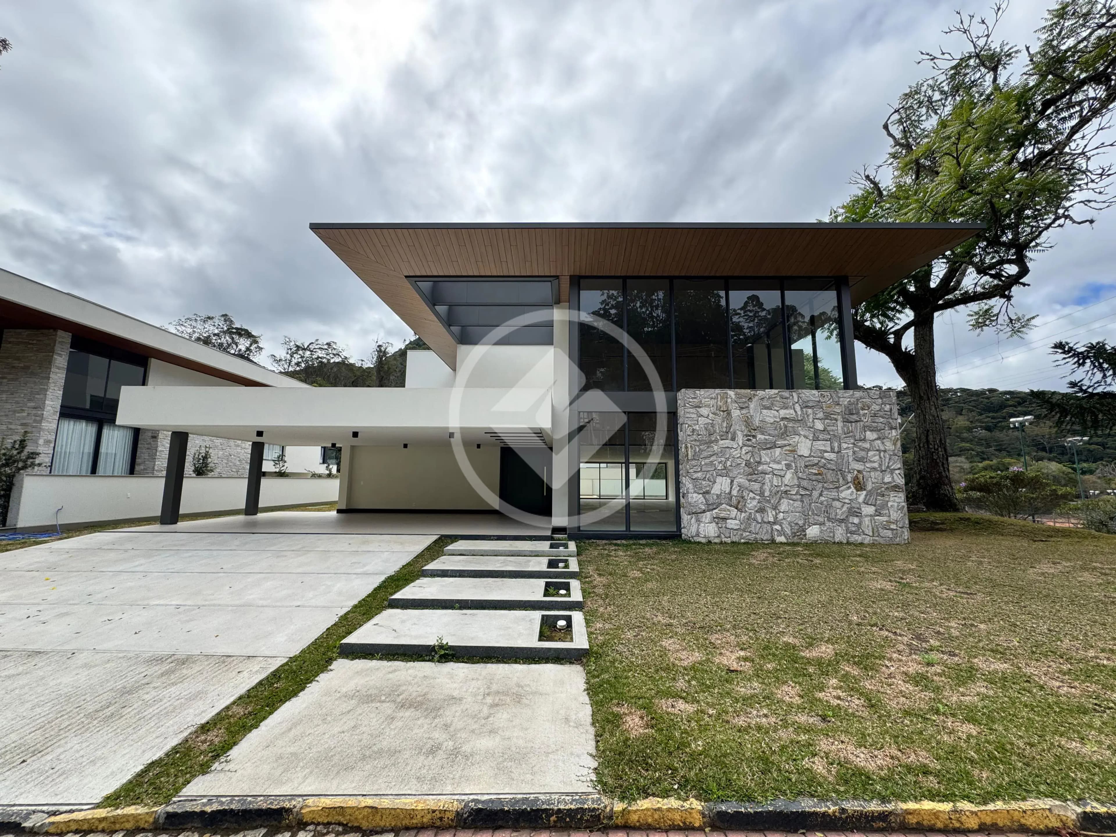 Casa de alto Padrão com 4 suítes no Vale dos Eucaliptos, Quebra Frascos - Teresópolis/RJ