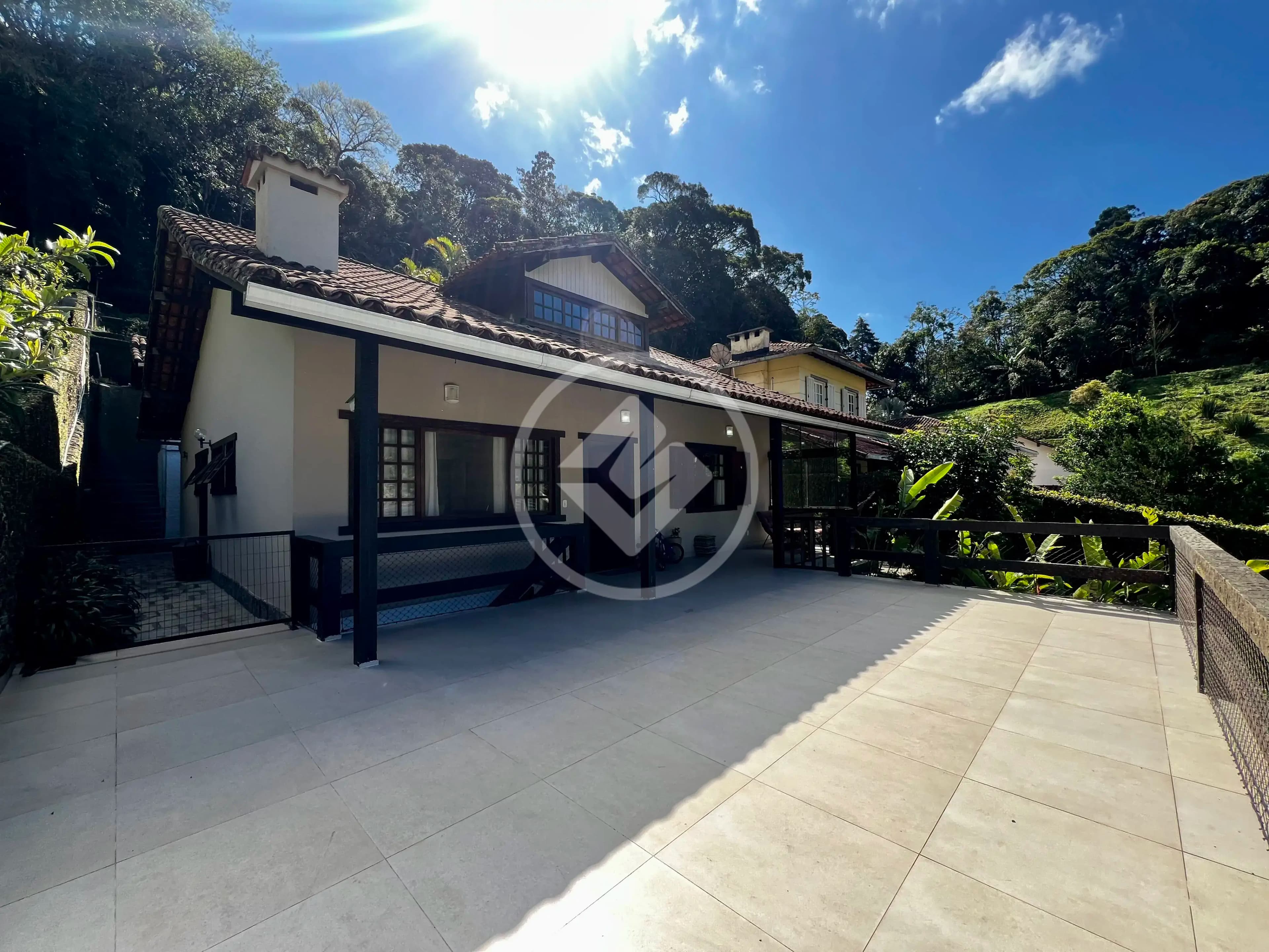 Casa Linear com 4 quartos, 234 m² à venda por R$ 1.300.000 Comary - Teresópolis/RJ