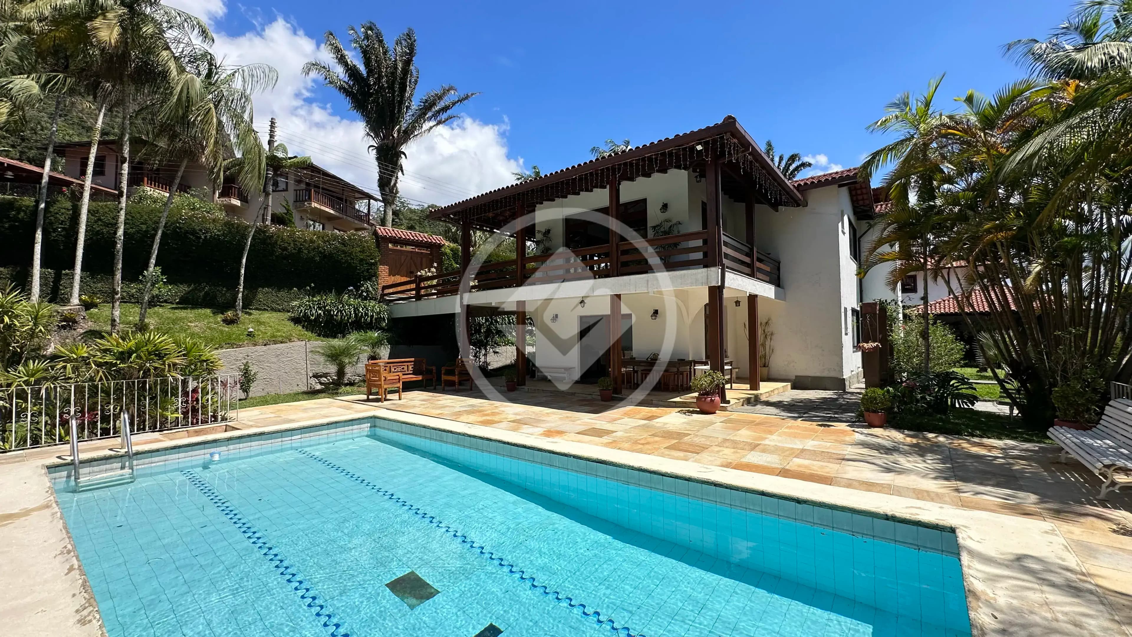 Casa exclusiva com 6 quartos e 494m² à venda no Comary - Teresópolis/Rj