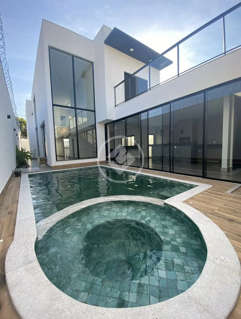 Sobrado à venda com 3 quartos, sendo 3 suítes – 286 m²- Nova Uberlândia - Uberlândia/MG