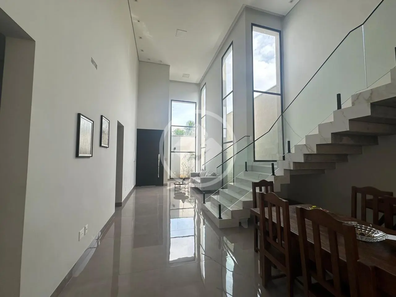 Casa à venda com 3 quartos, sendo 3 suítes – 256 m²- Jardim Inconfidência - Uberlândia/MG