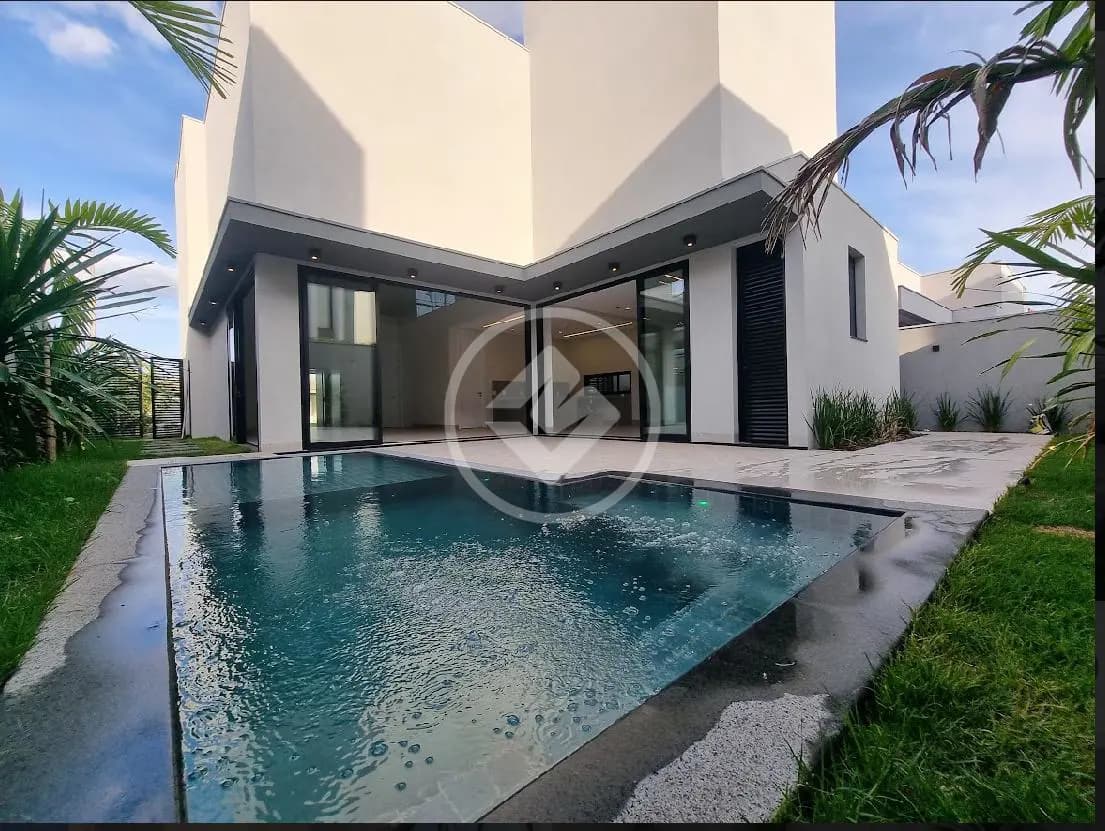 Sobrado à venda com 4 quartos, sendo 4 suítes – 270 m²- Nova Uberlândia - Uberlândia/MG
