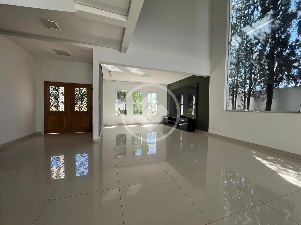 Sobrado para locação com 3 quartos, sendo 3 suítes – 345 m²- Nova Uberlândia - Uberlândia/MG
